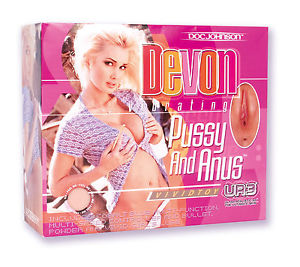 DEVON VIBRATING PUSSY AND ANUS UR3